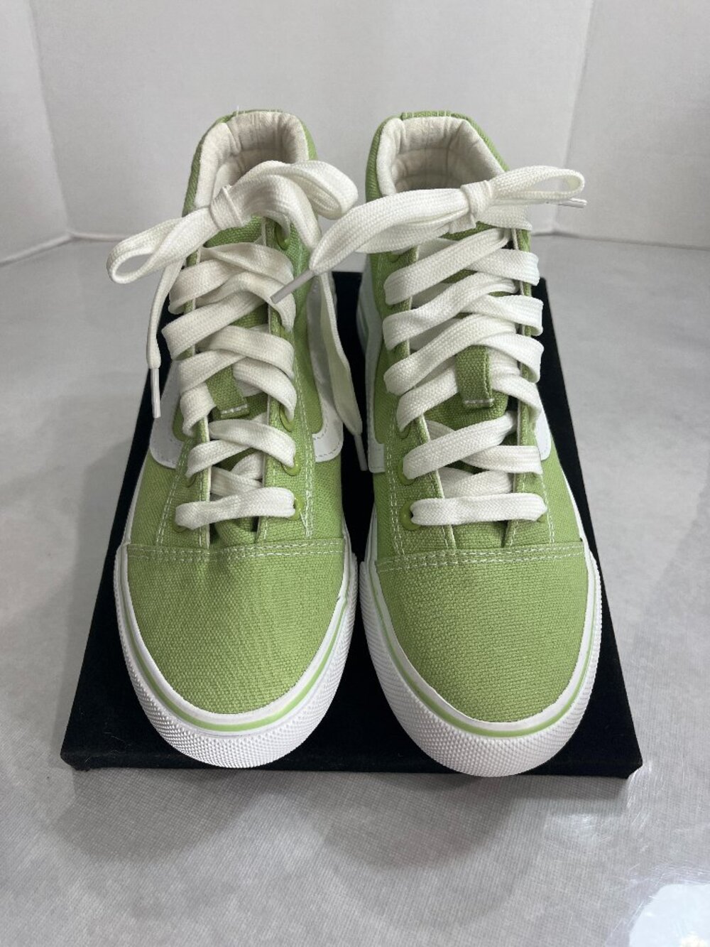NEW YIBU Green White Canvas High Top Skate Sneakers EU 35 Streetwear - Picture 2 of 11